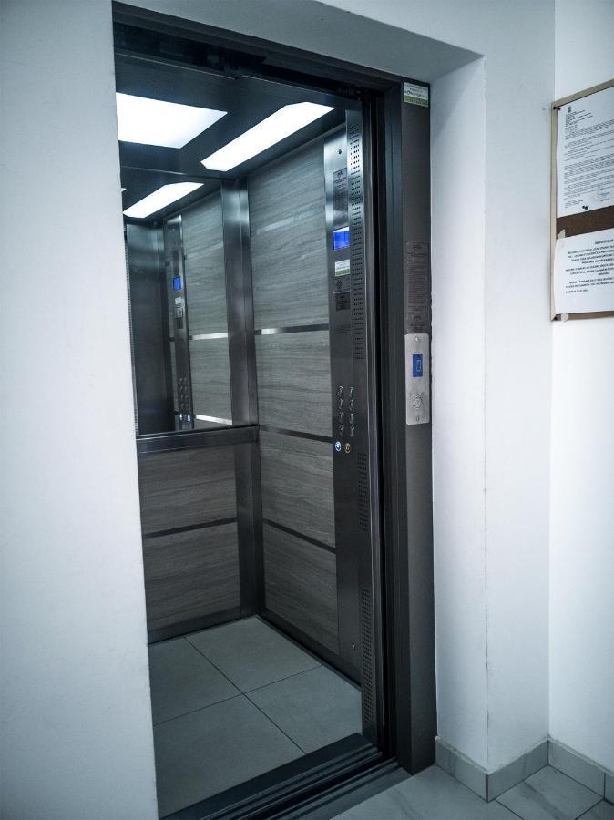 Raw Industrial City Apartment سوبوتيتْسا المظهر الخارجي الصورة