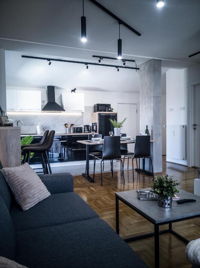 Raw Industrial City Apartment سوبوتيتْسا المظهر الخارجي الصورة